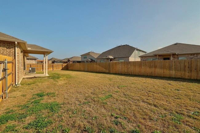 Building Photo - 105 Brunnen Wy