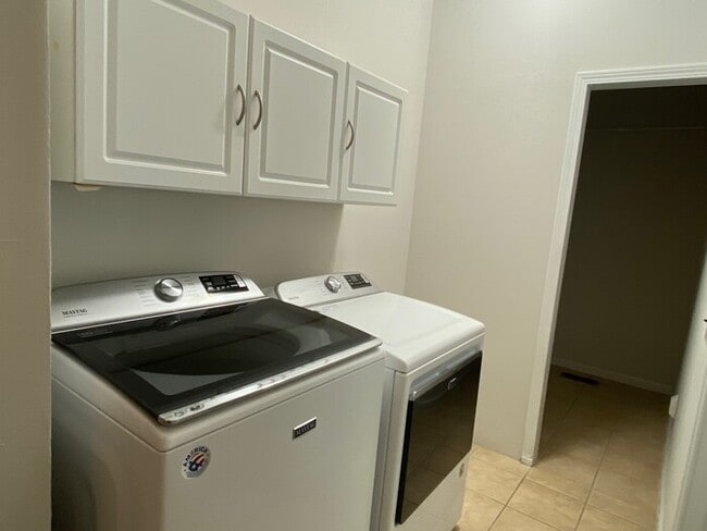 Building Photo - So much space!!!!!! So much storage!!!!!!!!