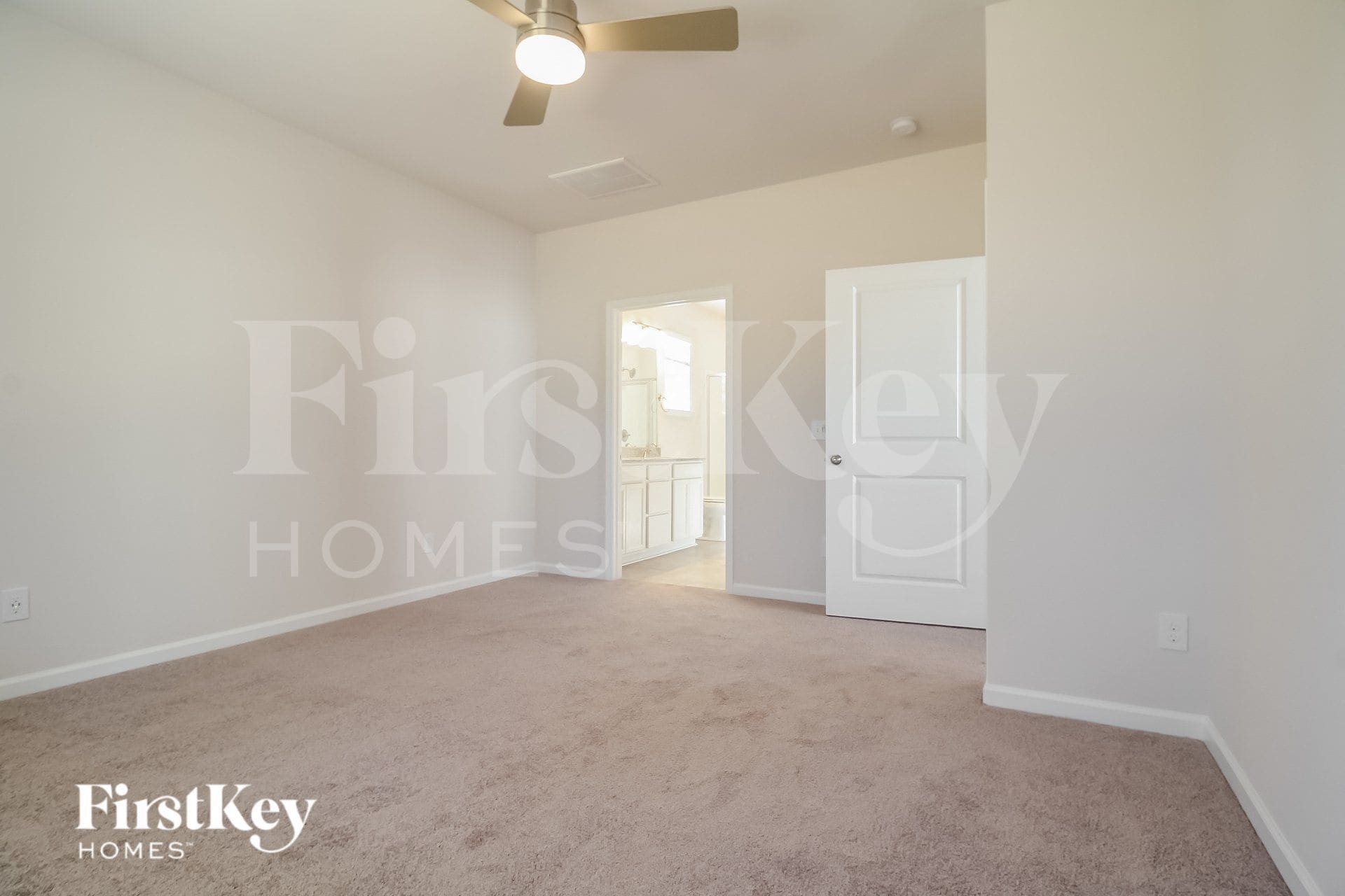 Building Photo - 530 Hillpark Ln