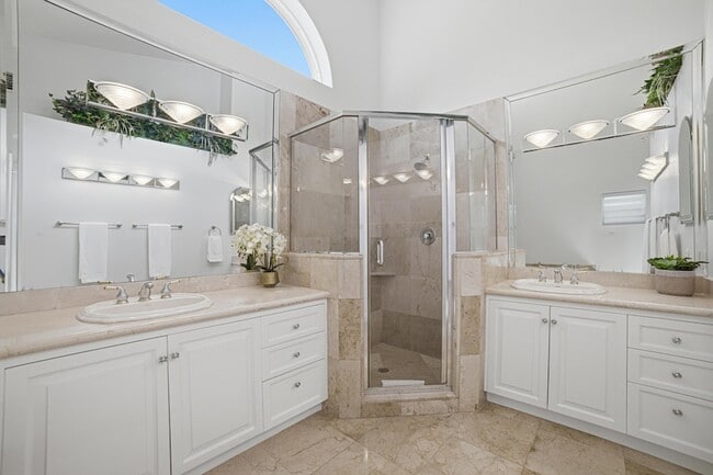 Building Photo - 2519 Barcelona Dr