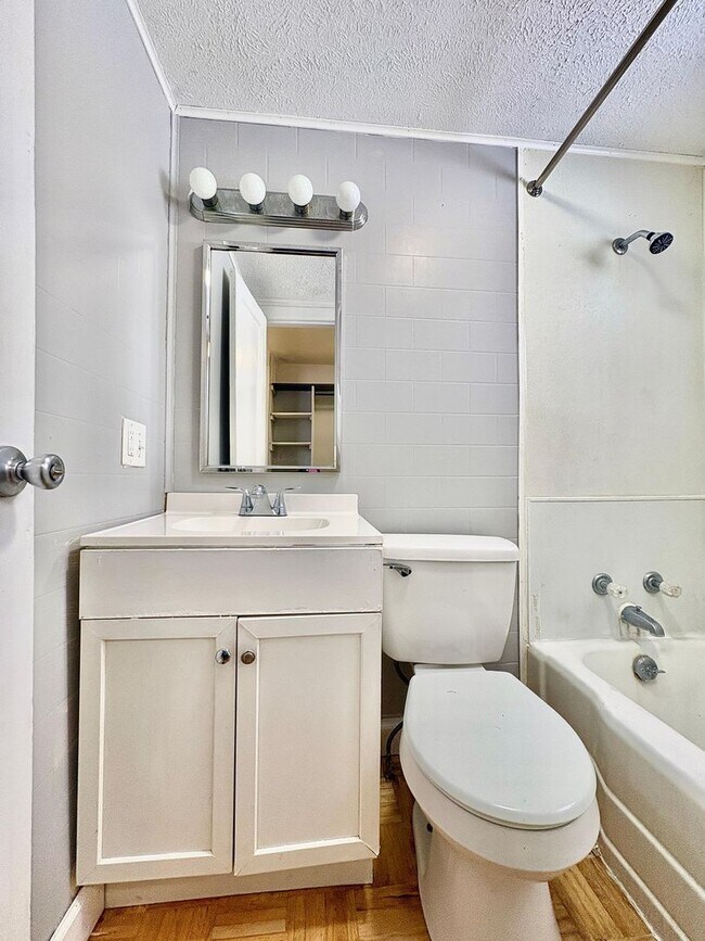 Building Photo - 1909 S Brookfield St