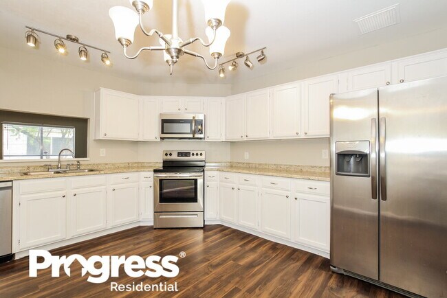 Building Photo - 7748 W Paradise Dr