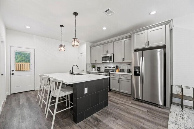 Building Photo - 8636 Scott St