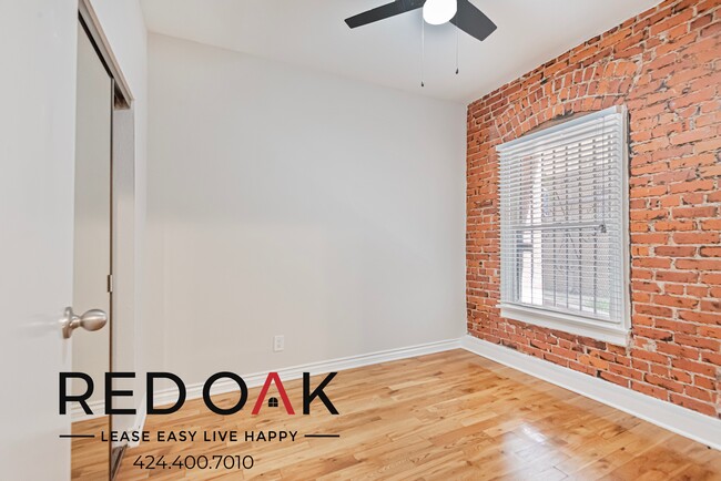 Building Photo - 326 1/2 Normandie Ave-309