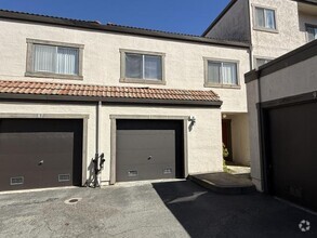 Building Photo - 3 bedroom in South San Francisco CA 94080