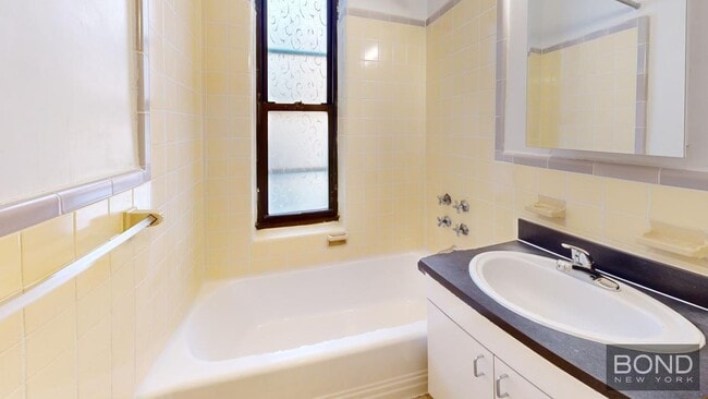 Building Photo - 162 E 55th St