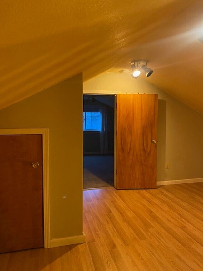 Building Photo - 515 E Elmore St