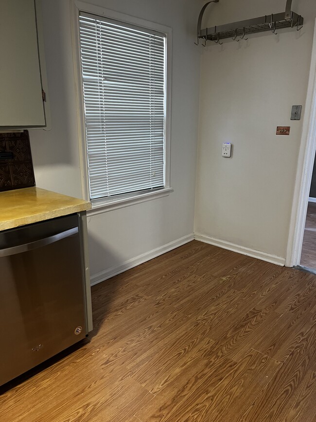 Building Photo - 3505 S Knoxville Ave