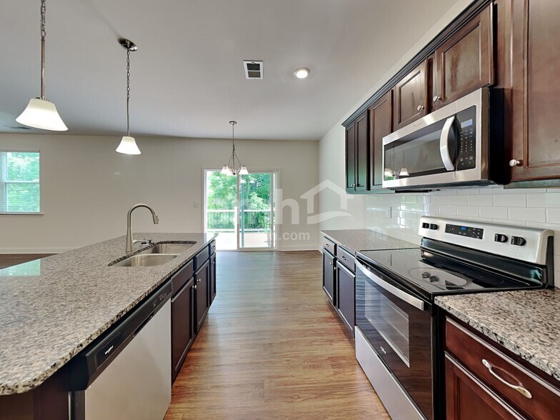 Building Photo - 5125 Canyon Creek Way