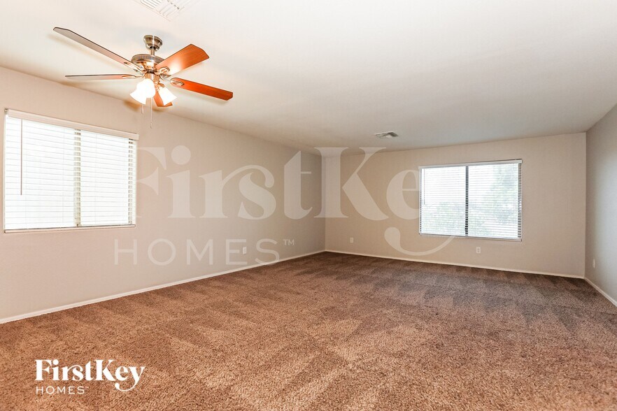 Building Photo - 617 E Payton Cir