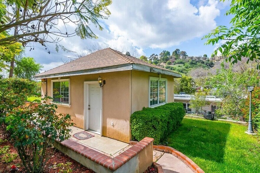 Guesthouse - 4003 Harriman Ave