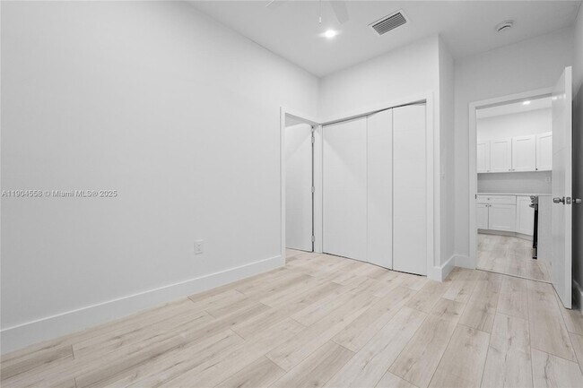 Building Photo - 129 SW 9th Ave