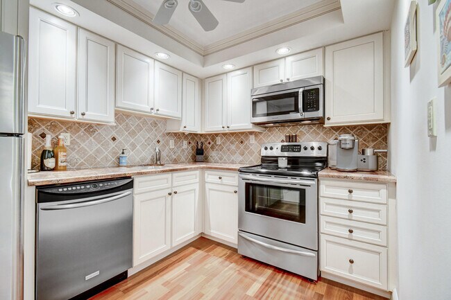 Building Photo - 3221 S Ocean Blvd