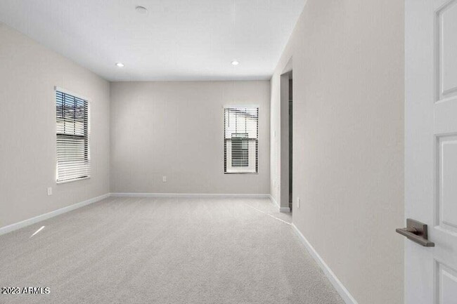 Building Photo - 4815 E Village Dr