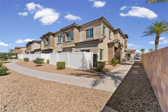 Building Photo - 237 Callen Falls Ave