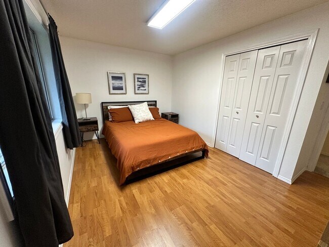 Building Photo - 14441 NE Morris Ct