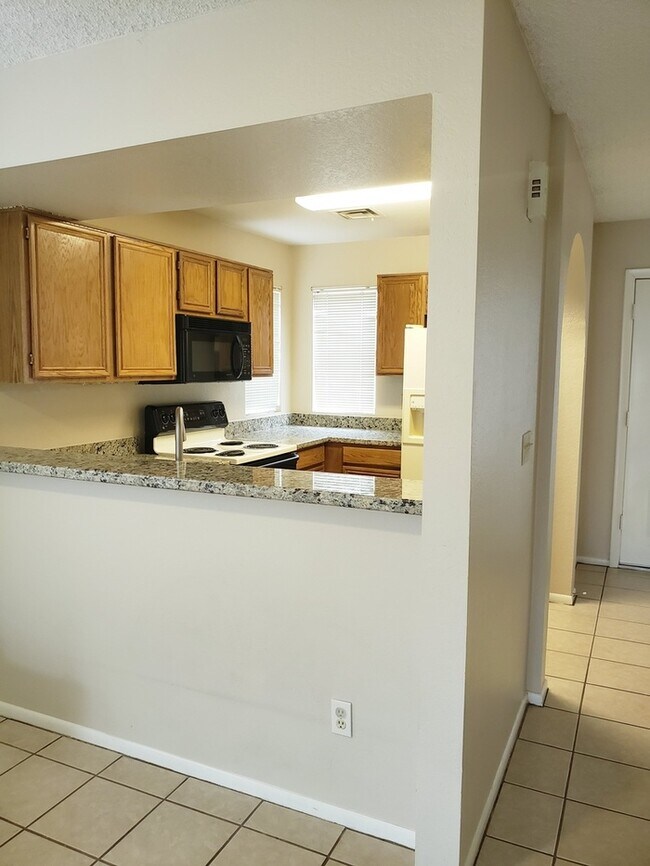 Building Photo - COMING SOON! Peoria Townhouse