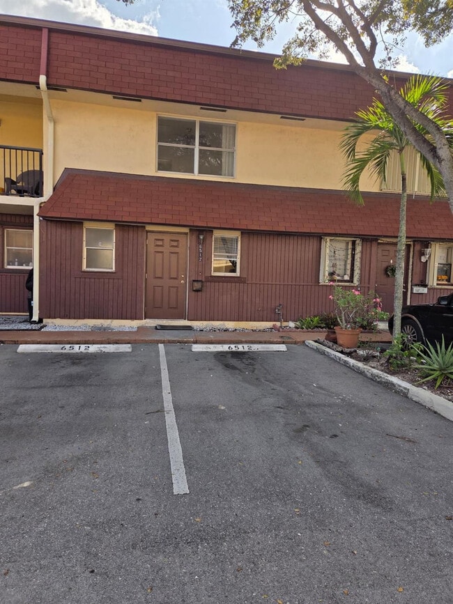 Building Photo - 6512 SW 41st Pl