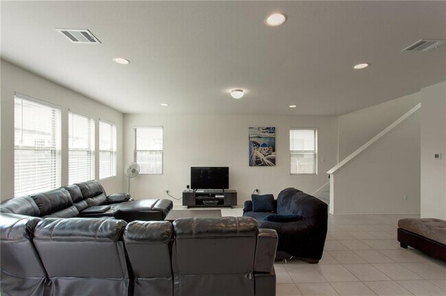 Building Photo - 9109 Garnet Dr