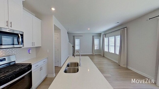 Building Photo - 269 Lavinia Cir