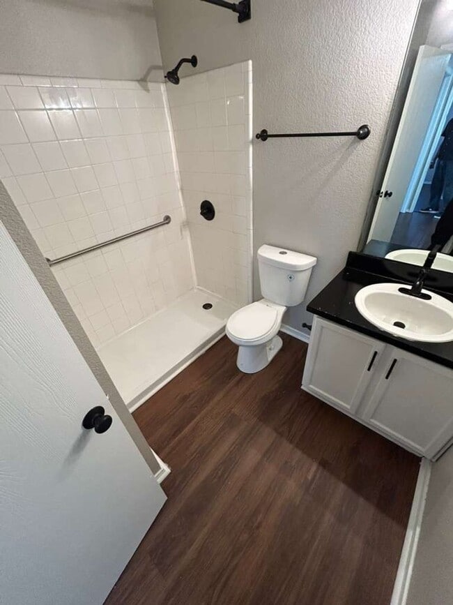 Building Photo - 307 Oakhurst Dr