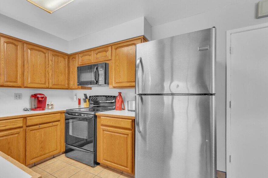 Building Photo - 6630 Lindbrook Way