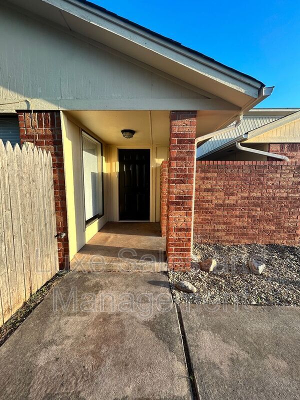 Building Photo - 1307 Summerton Pl