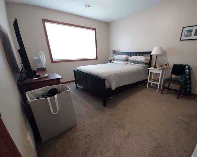 Building Photo - Nice 2 Bedroom 2 Bathroom Twinhome in Somerset