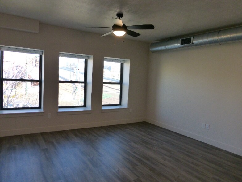 Building Photo - 606 W North Temple St