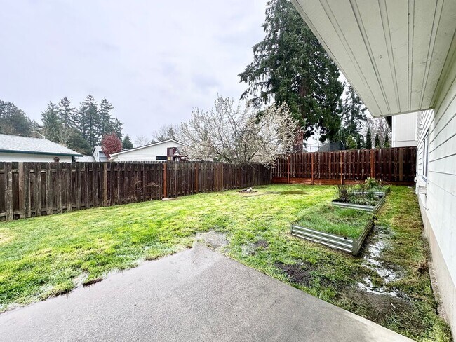 Building Photo - Single Family Home in Beaverton, OR 6 Beds 3 Baths w/ Double Car Garage!