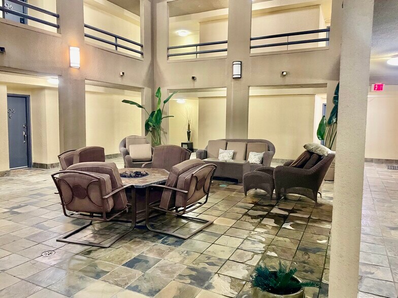 Building Photo - 4077 3rd Ave