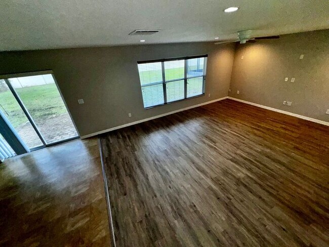 Building Photo - 3 bedroom 2.5 bath Waterford Trails Home w...