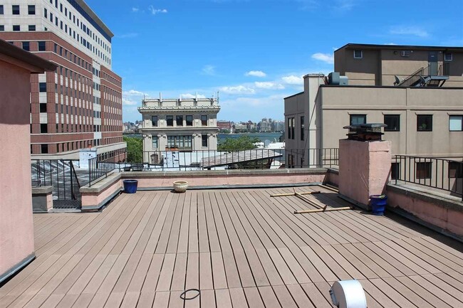 Building Photo - 41 1st St