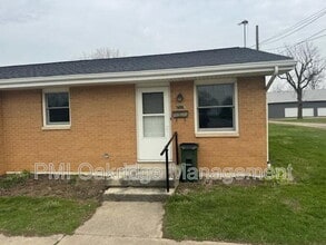 Building Photo - 707 N Center St