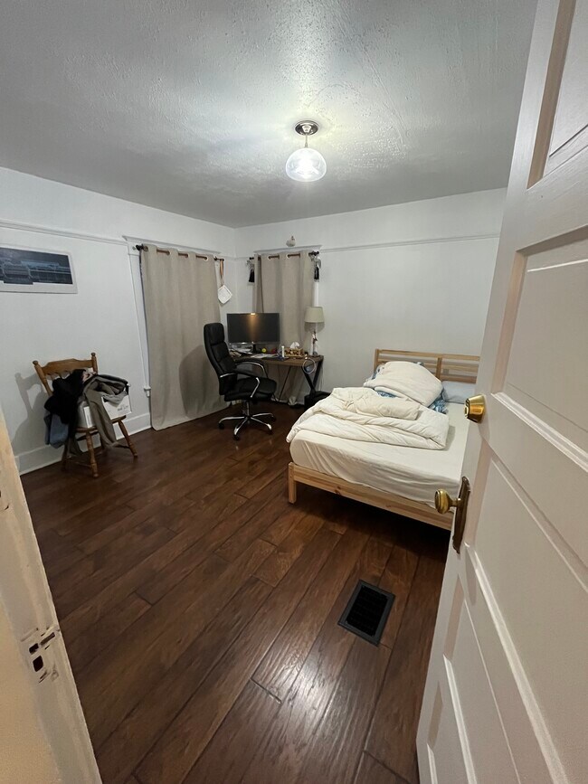 Building Photo - 2506 N Alder St