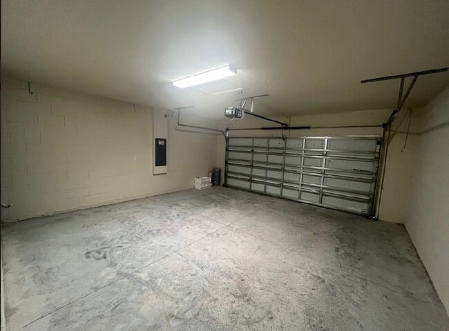 Building Photo - 3074 Green Park Dr