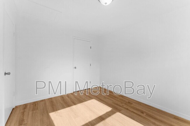 Building Photo - 4009 E Bird St