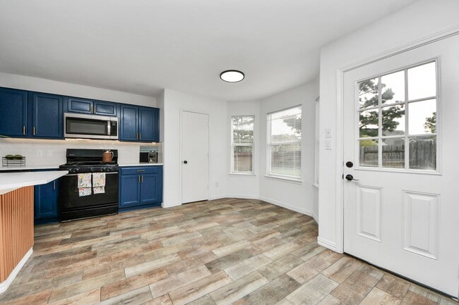 Building Photo - 322 Burris Park Dr