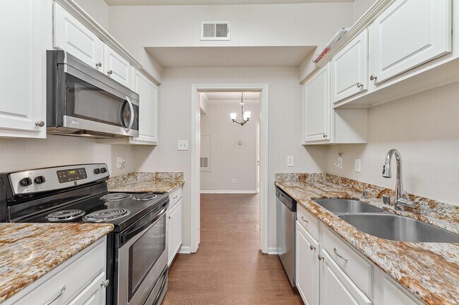 Building Photo - 2255 Braeswood Park Dr