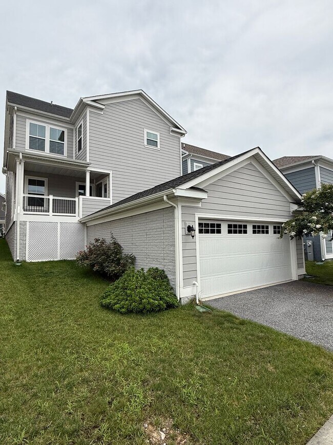 Building Photo - Stunning Greenleigh Home with 4 Bedrooms, 4.5 Baths & Designer Kitchen