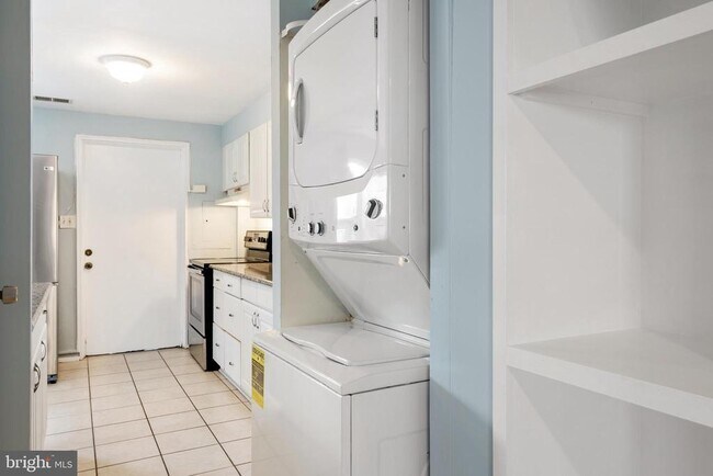 Building Photo - 7633 Allendale Dr