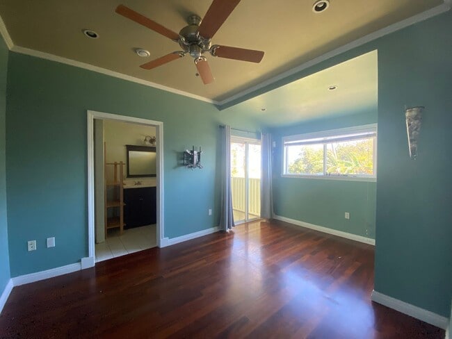 Building Photo - Large 3 Bed, 2 bath plus bonus room with w...