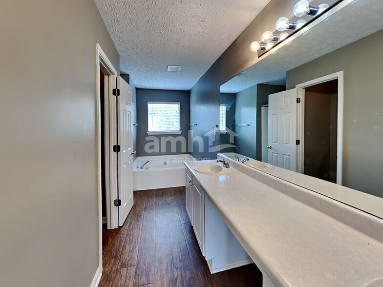 Building Photo - 3101 Canter Ct
