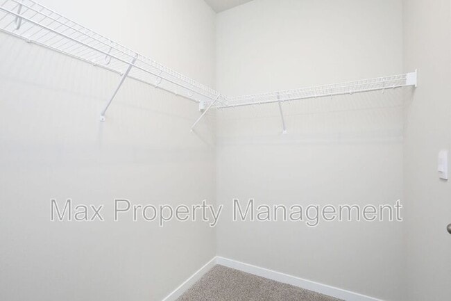 Building Photo - 2706 NW 30th Ln