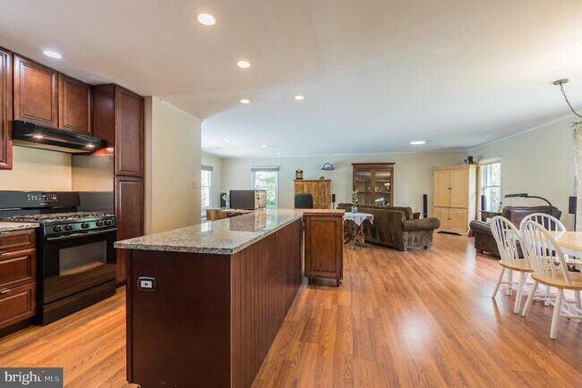 Building Photo - 7011 Hadlow Dr