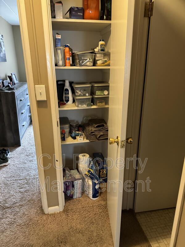 Building Photo - 713 W Church St