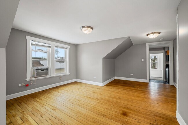 Building Photo - 233 Llewellyn Ave