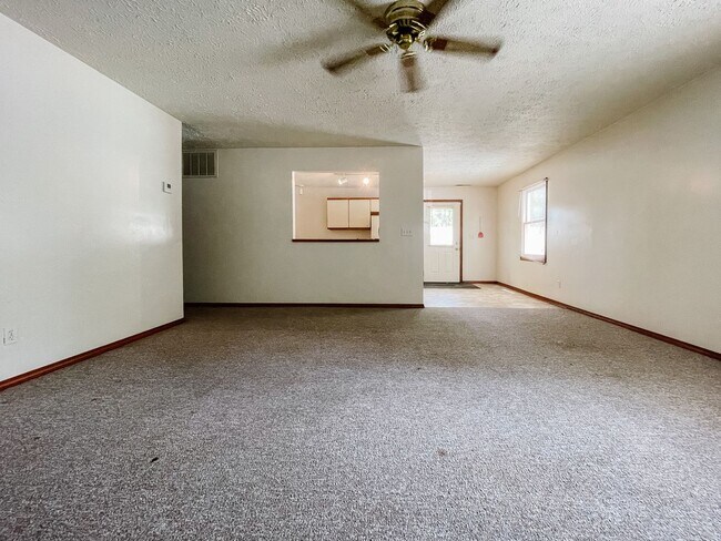 Building Photo - Washer/Dryer Hook Ups