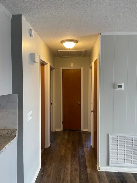 Building Photo - 33 Phillips Dr