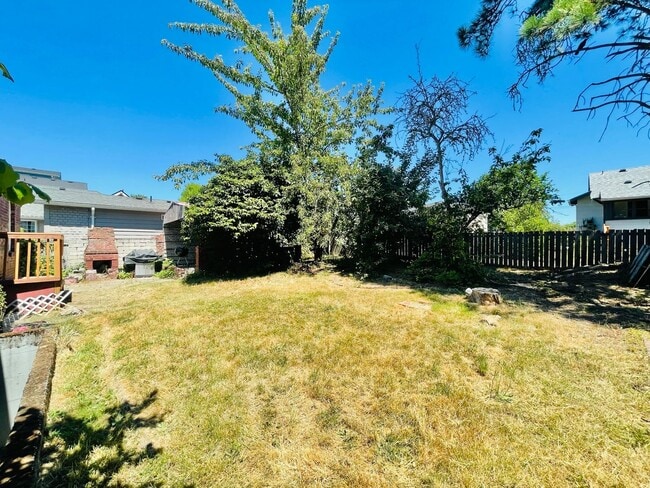 Building Photo - Cozy Seward Park Home with Large Yard!